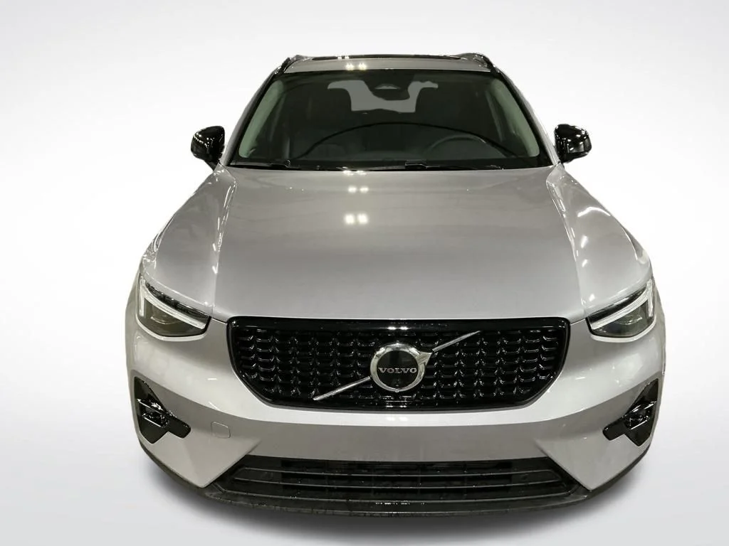 New 2026 Aurora Silver Volvo Plus image 8