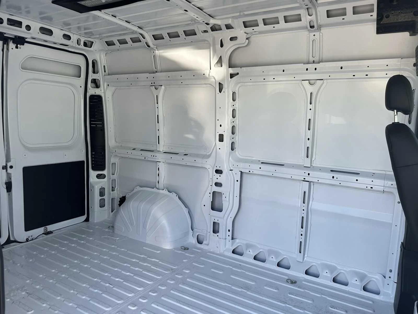 New 2026 Bright White Clear-Coat Exterior Paint RAM Tradesman image 19