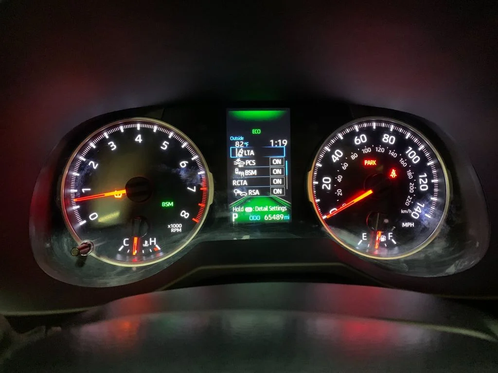 Used 2021  Toyota XLE Premium image 30