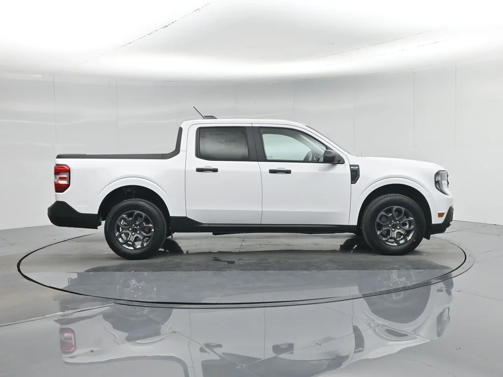New 2026 Oxford White Ford XLT image 24