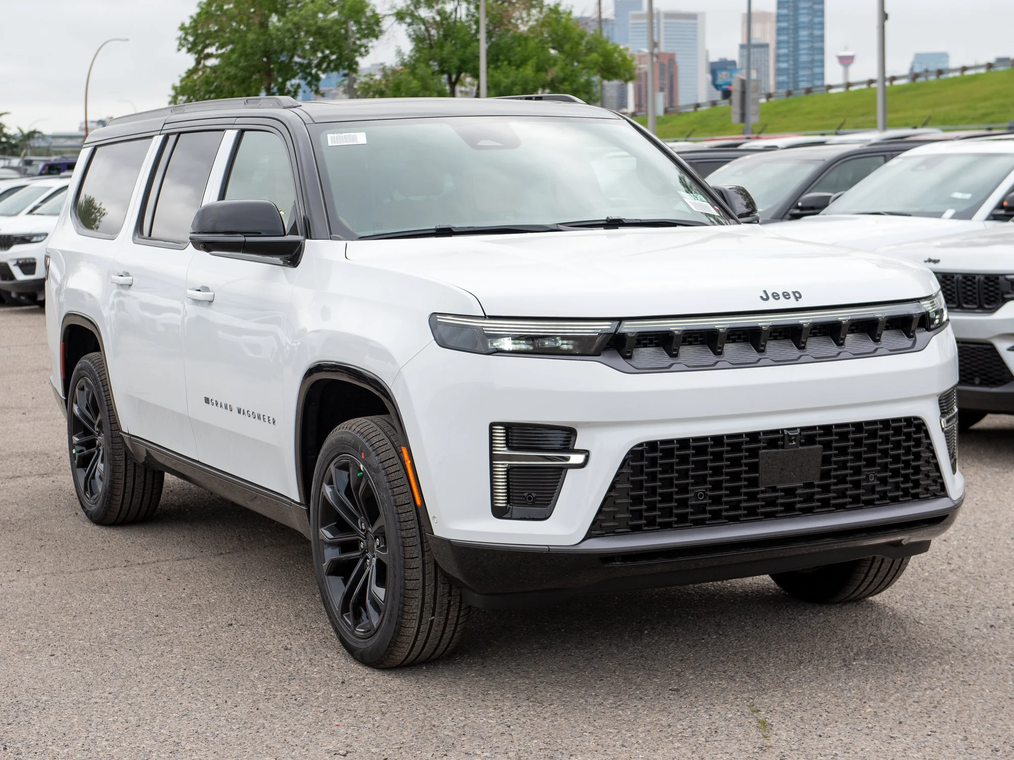 New 2026 White Jeep Summit Reserve* image 7