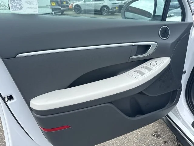 2025 Hyundai Sonata SE - Photo 17