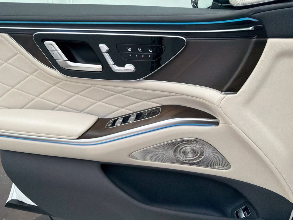 New 2027 MANUFAKTUR Moonlight White Metallic Mercedes-Benz S 580 image 18