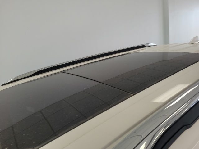 Used 2016 White Platinum Clearcoat Metallic Ford Limited image 10