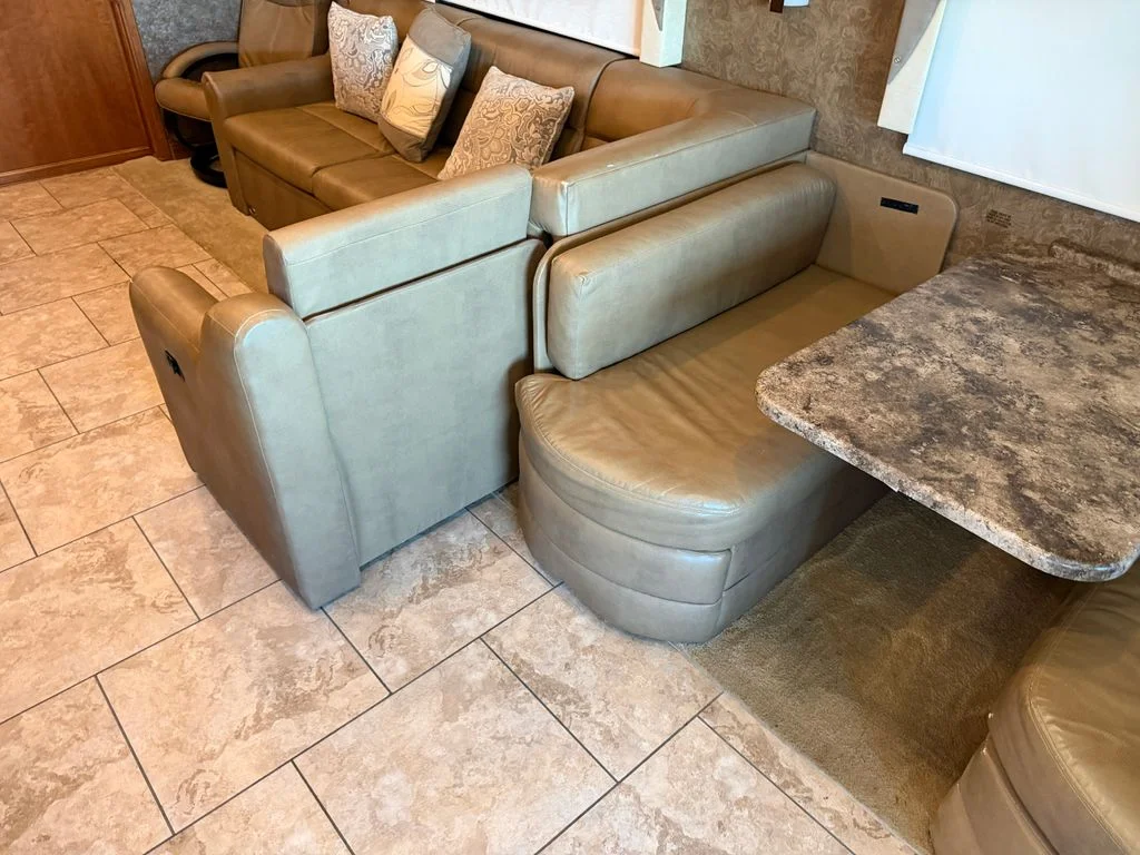 Used 2014  Tiffin  image 114
