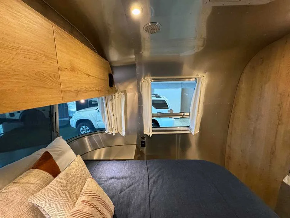 New 2027 SILVER AIRSTREAM  image 24