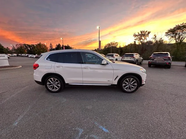 Used 2018 White BMW xDrive30i image 2