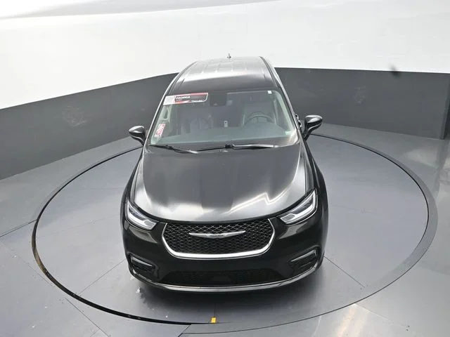 Used 2023 Black Chrysler Touring L image 12