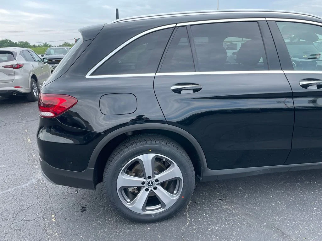Used 2022 Black Mercedes-Benz GLC 300 image 28