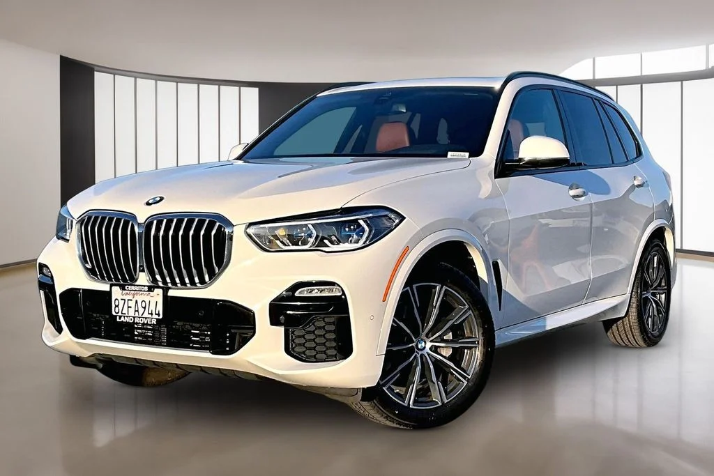 Used 2021 White BMW xDrive40i image 1