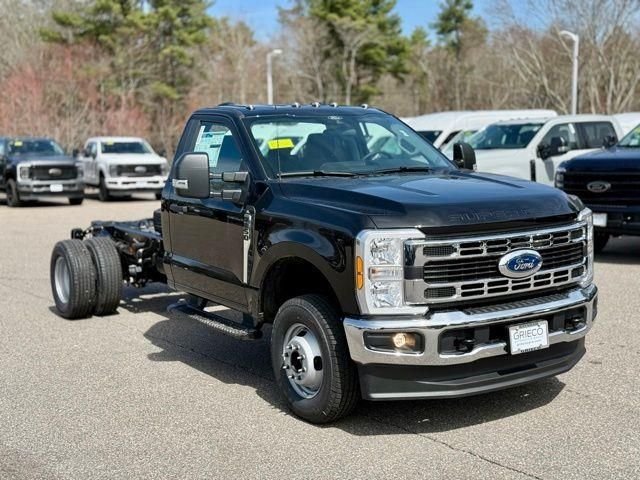 2025 Ford F-350 Super Duty Chassis Cab
