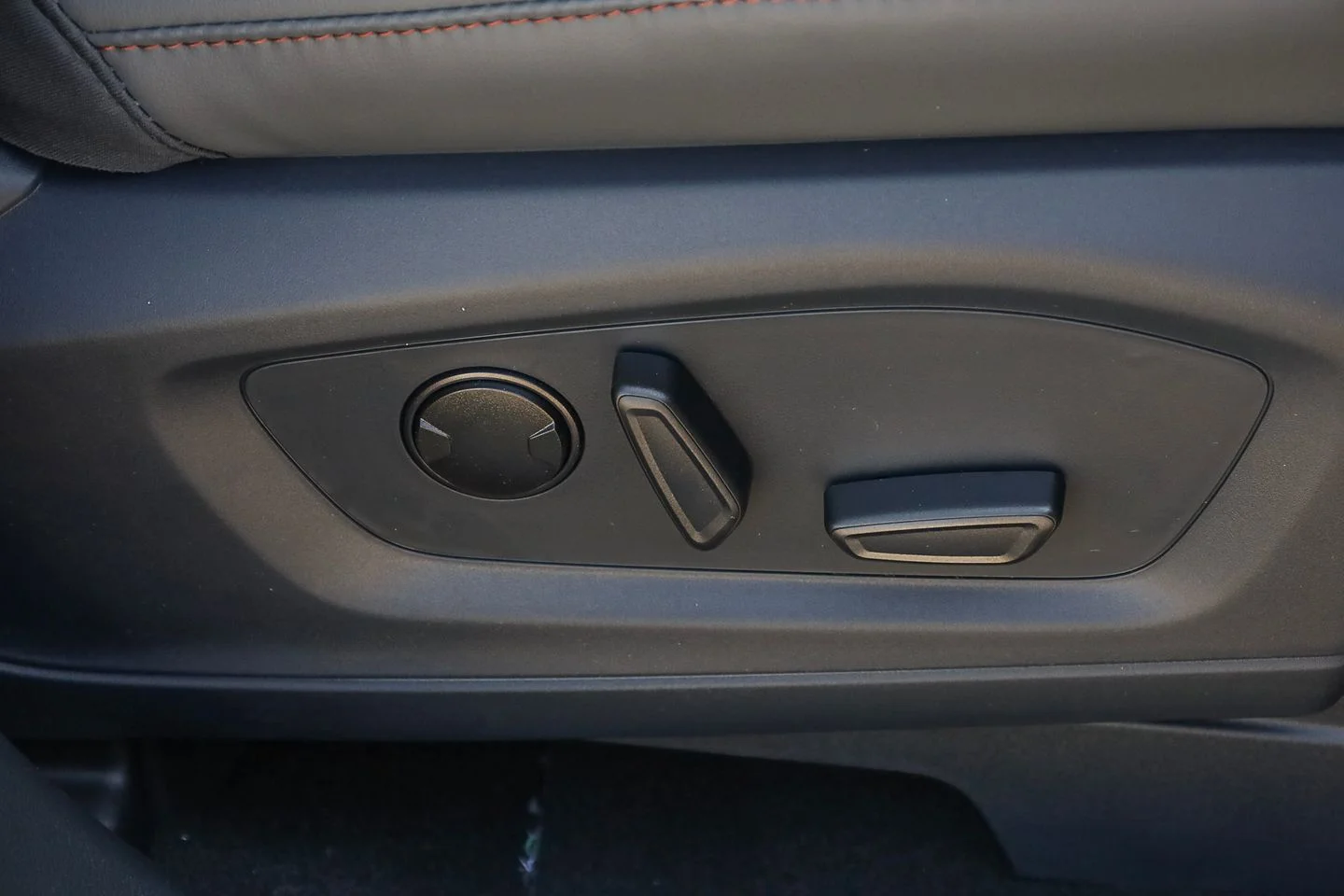 New 2026 Space White Metallic Ford Active image 38