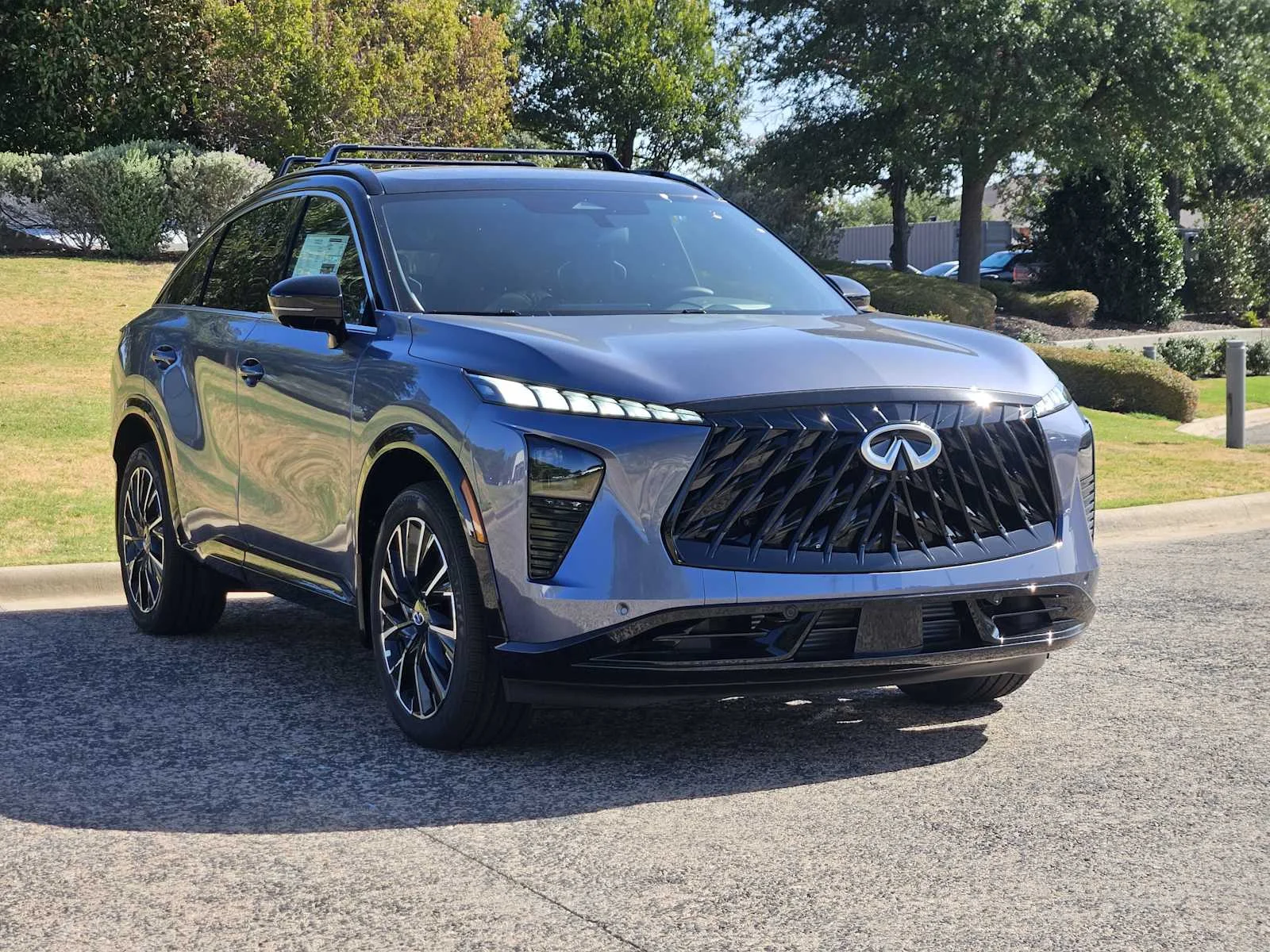 New 2027 2T MNBW BLUE INFINITI Autograph AWD image 2