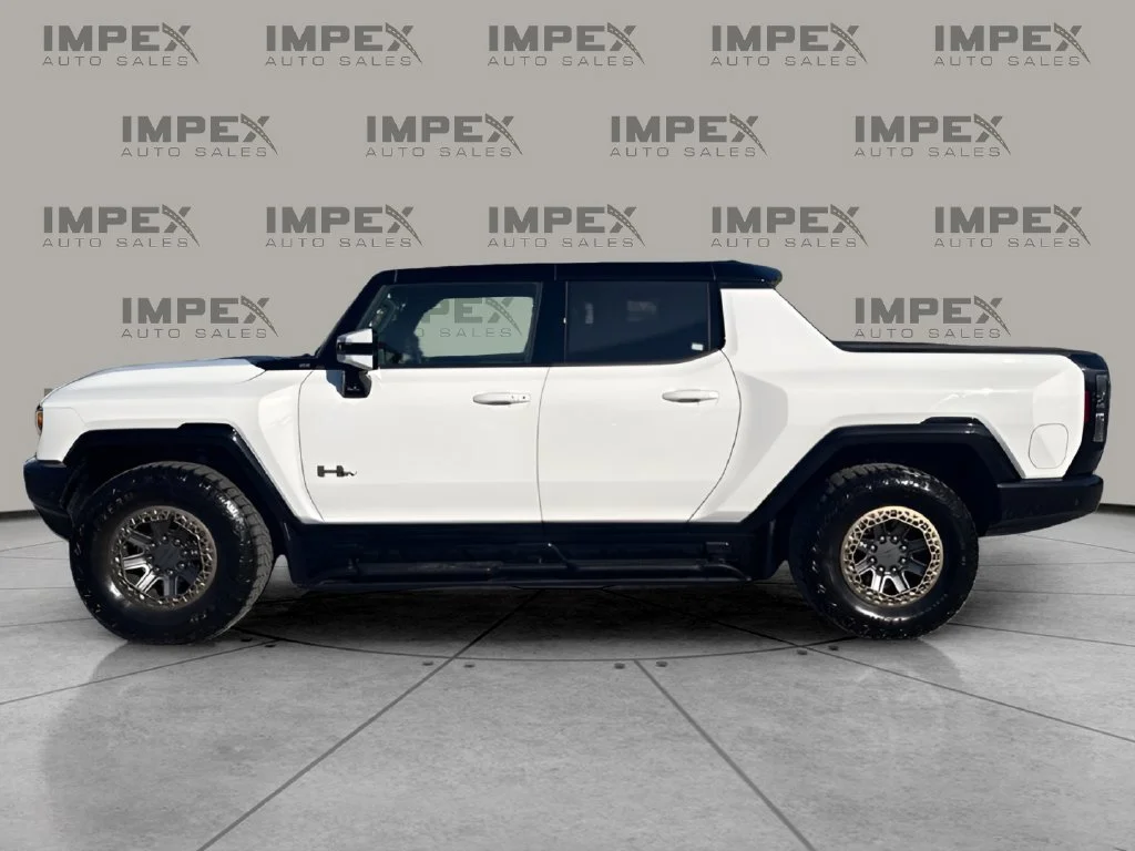 Used 2024 White GMC 2X image 2