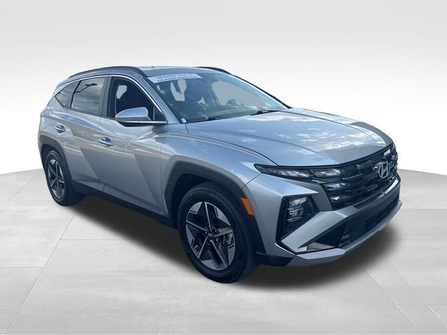 Used 2025 Silver Hyundai SEL Convenience image 7