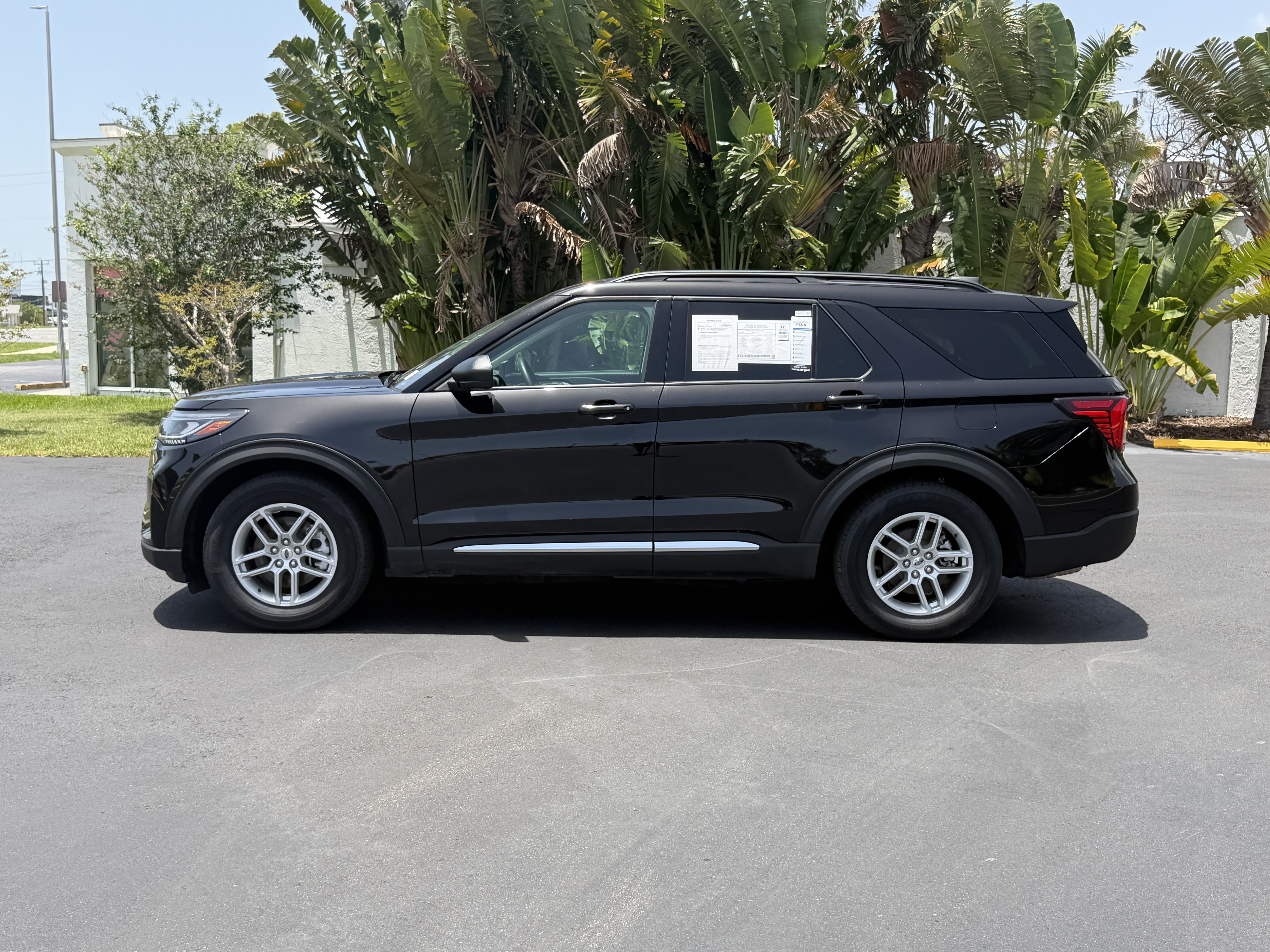 Used 2025 Black Metallic Ford Active image 8