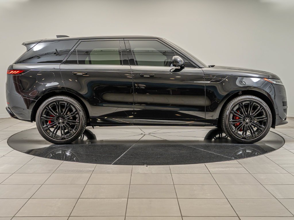 Used 2024 Black Land Rover Dynamic SE image 11