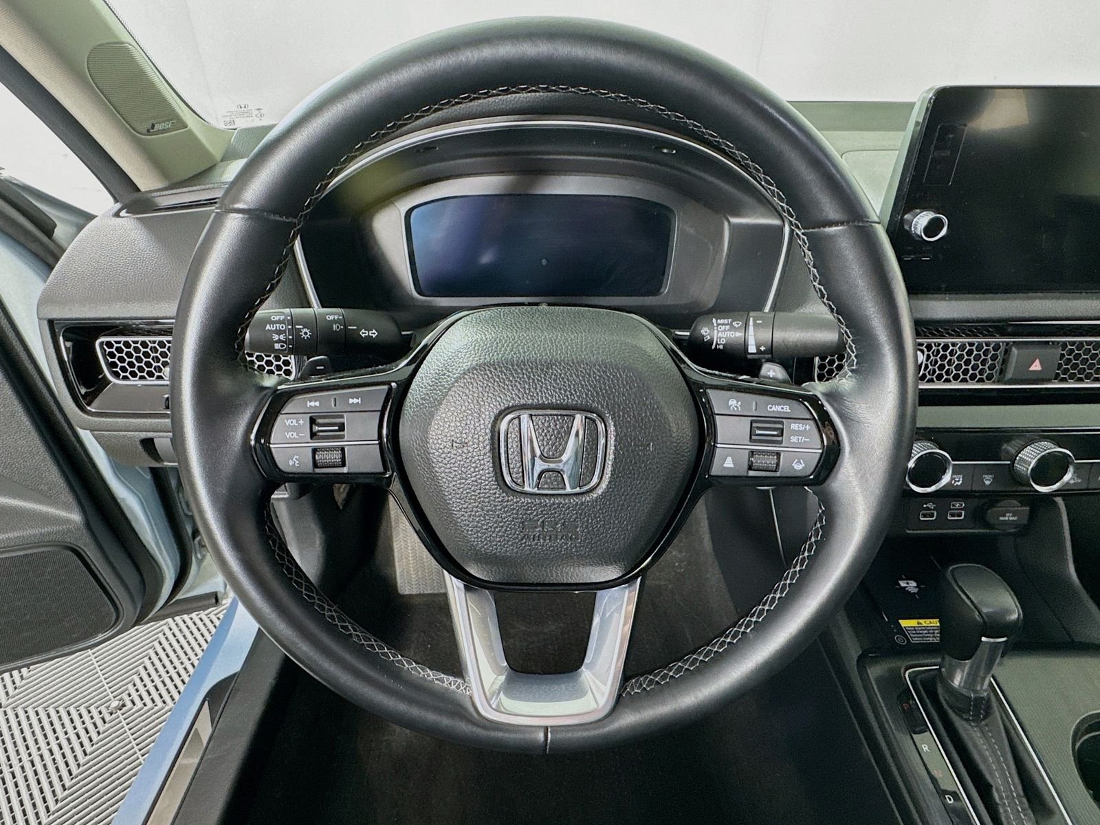 Used 2023 Morning Mist Metallic Honda Touring image 13