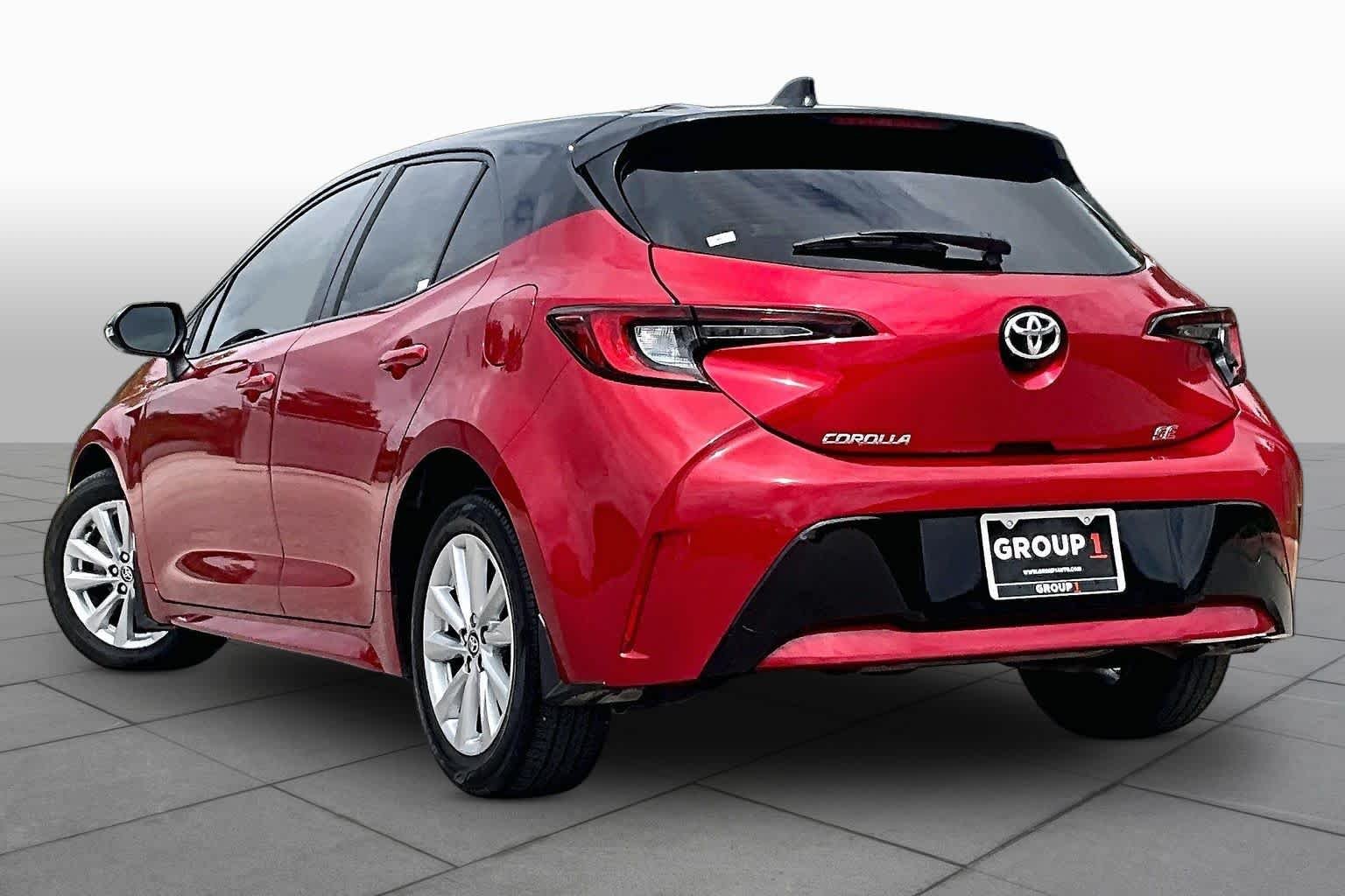 Used 2025 Finish Line Red/Midnight Black Metallic Toyota SE image 12