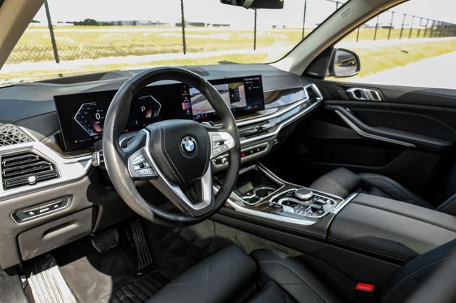Used 2024 Gray BMW xDrive40i image 2
