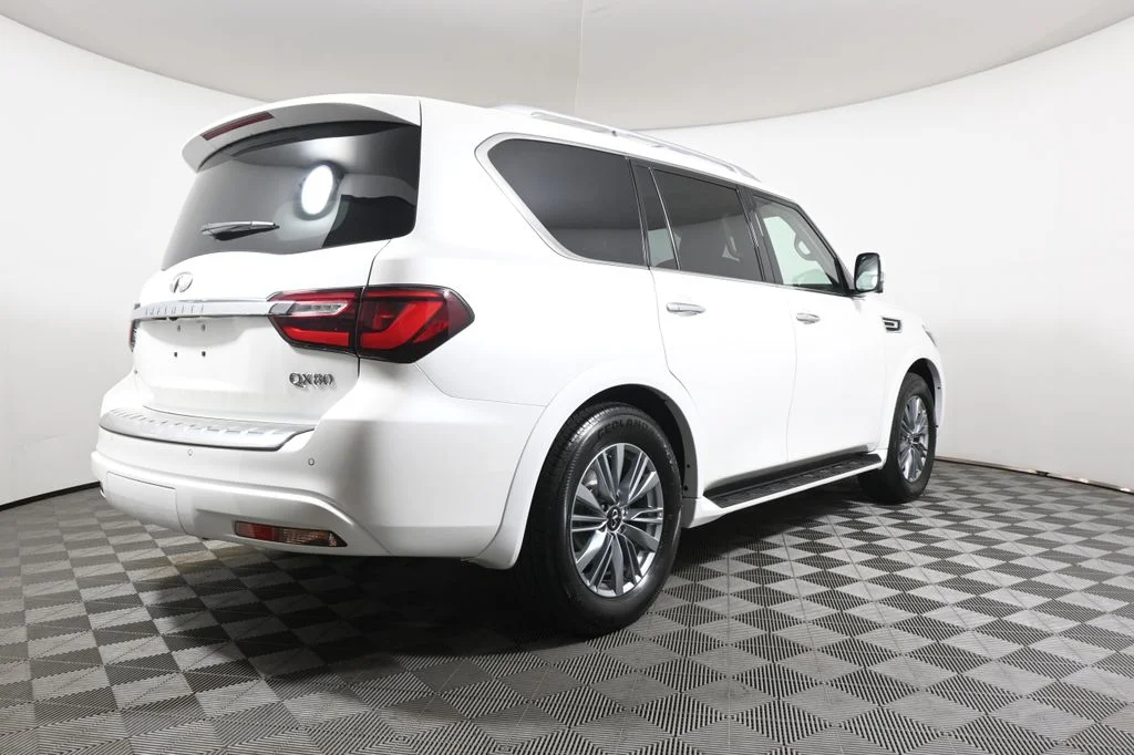 Certified Used 2023 White INFINITI LUXE image 7
