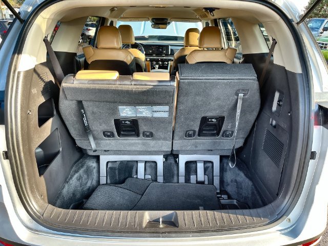 Used 2023 Silver Kia LX Seat Package image 27