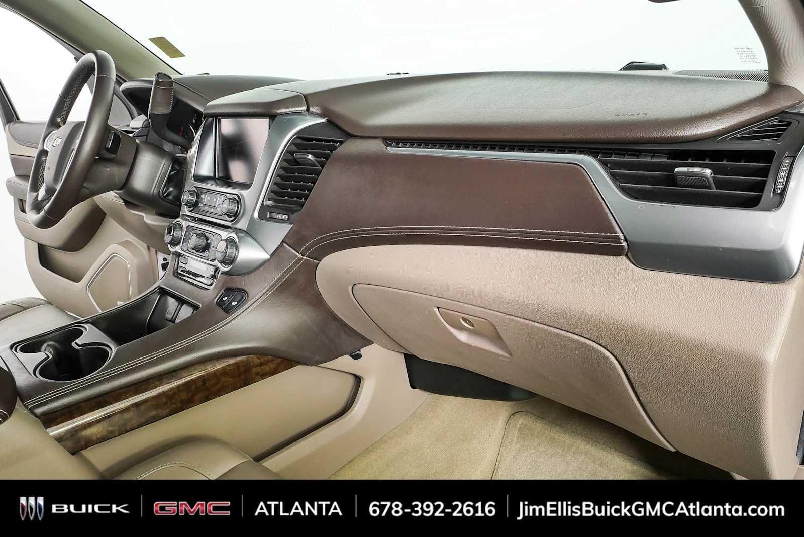 Used 2016 IRIDESCENT PEARL TRICOAT Chevrolet LT image 25