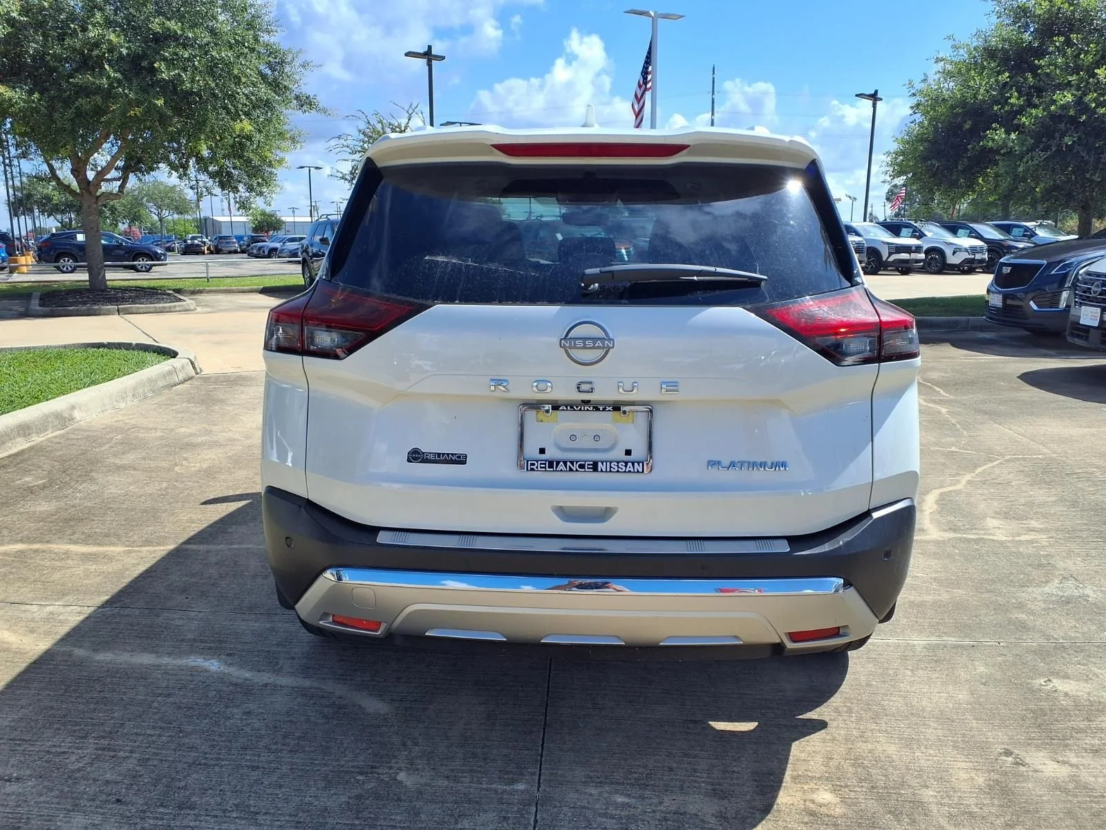 Used 2023 White Nissan Platinum image 6