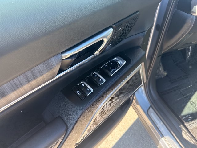 Used 2024 Silver Kia SX image 11
