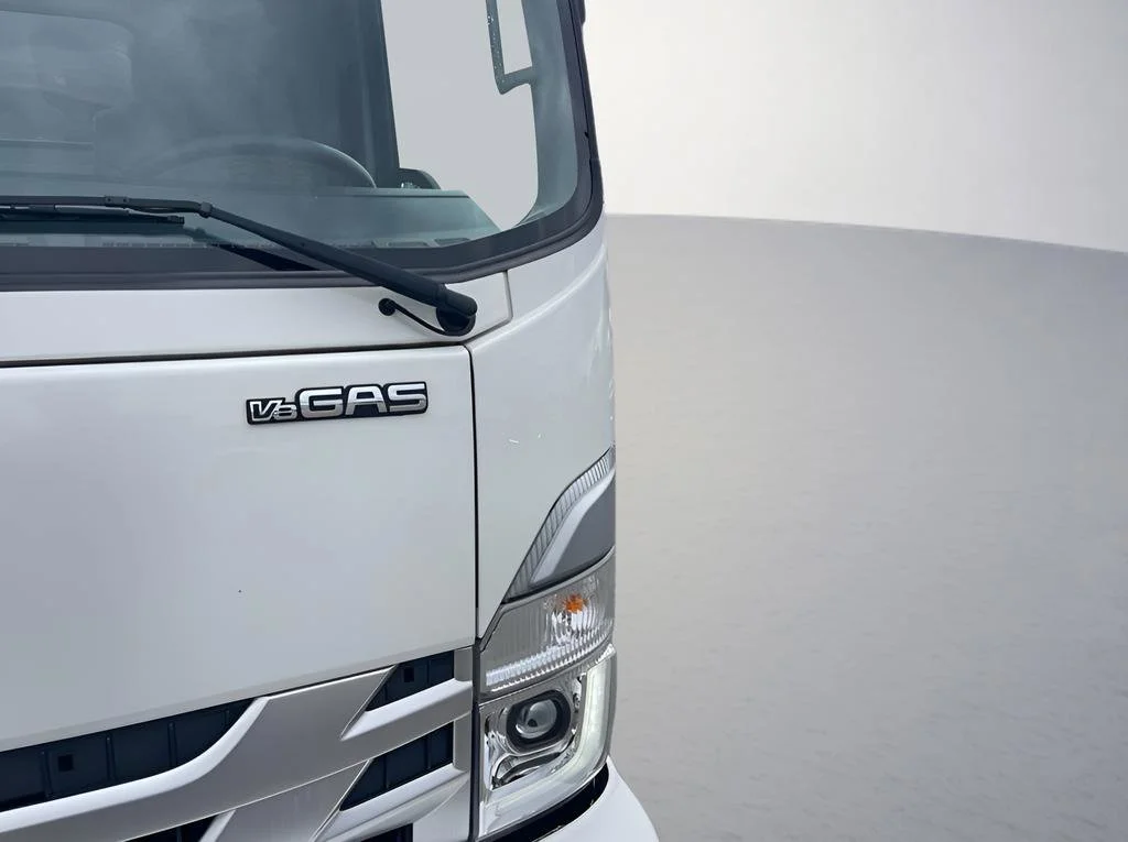 Used 2024 Arc White Chevrolet 1WT image 30