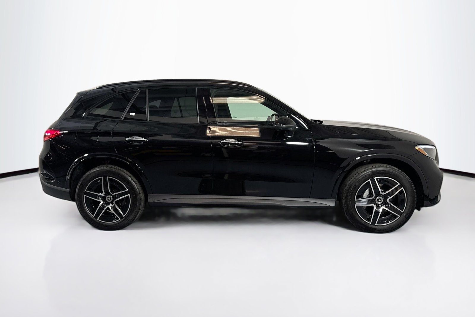 New 2026 Black Mercedes-Benz GLC 300 image 4
