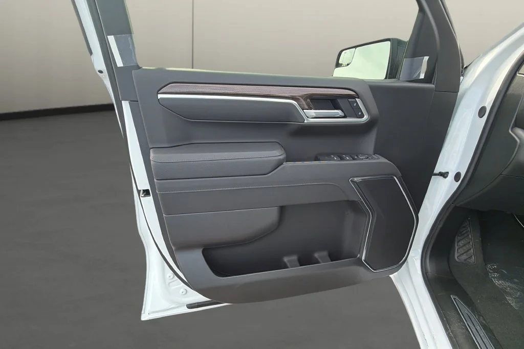 New 2026 Summit White Chevrolet RST image 13