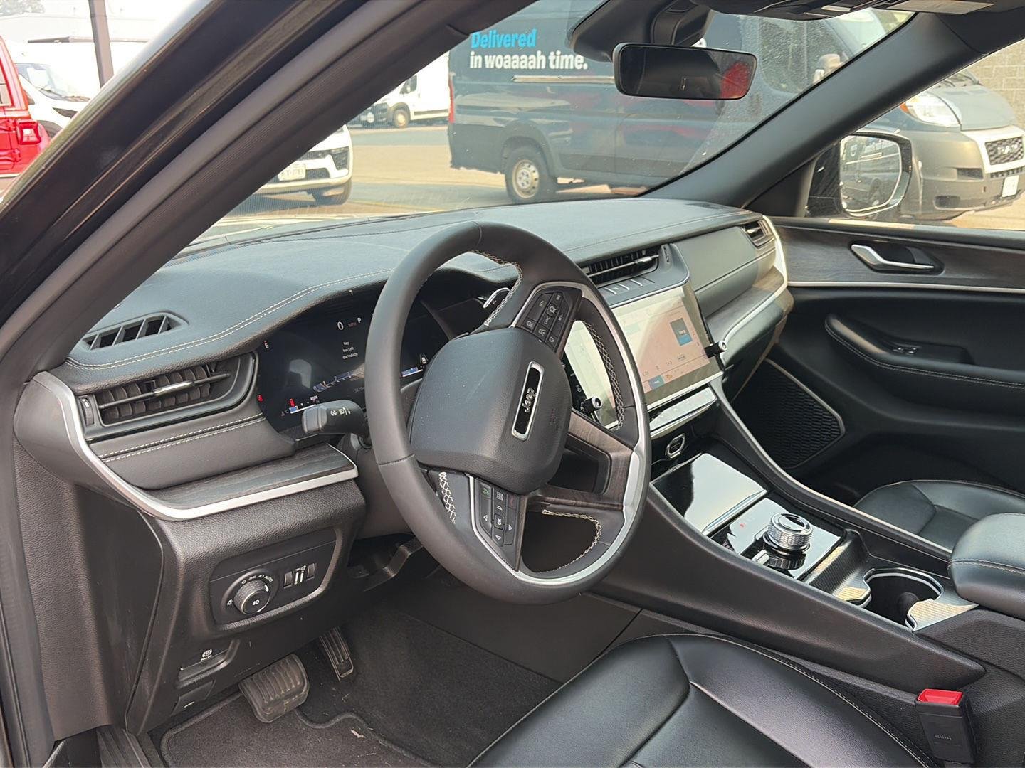 Used 2026 Diamond Black Crystal Pearlcoat Jeep Limited image 5
