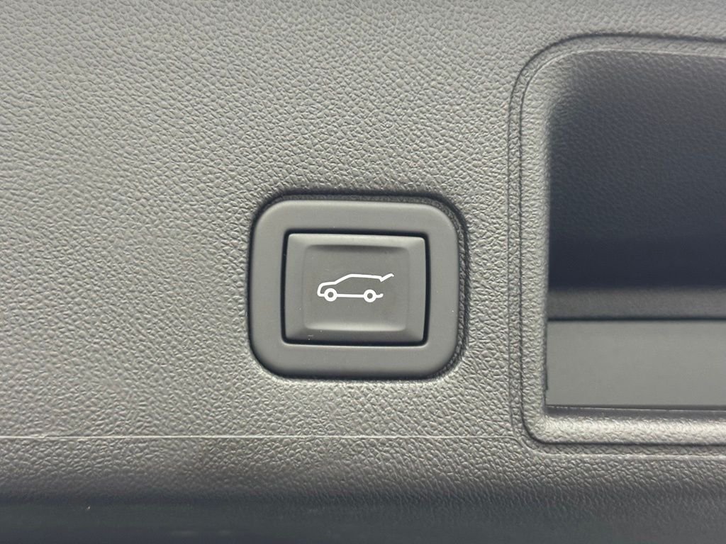 Used 2023 Sterling Metallic GMC SLT image 11