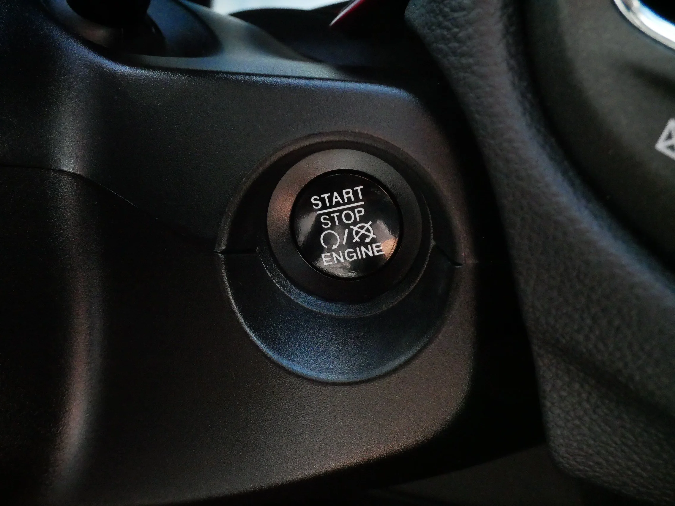 Used 2018 Diamond Black Crystal Pearlcoat Jeep Trailhawk image 33