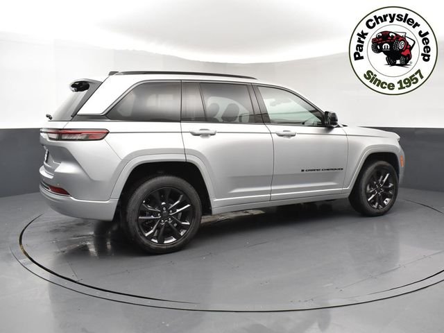 New 2026 Silver Zynith Exterior Paint Jeep Limited Reserve image 6