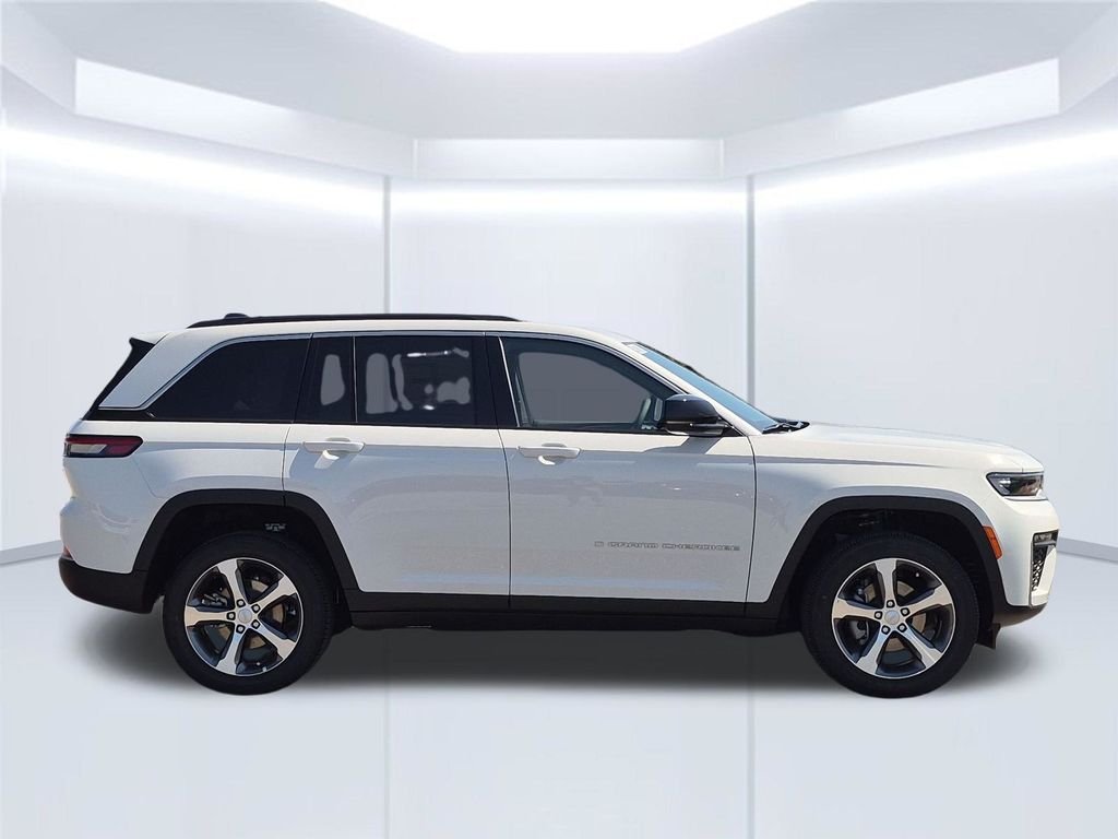 New 2026 Bright White Clear-Coat Exterior Paint Jeep Limited image 7