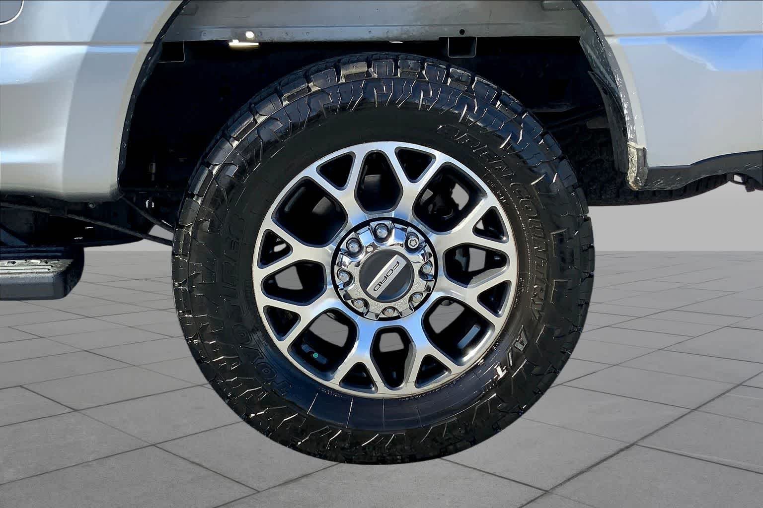 Used 2020 Iconic Silver Metallic Ford LARIAT image 10