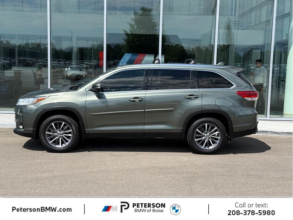 Used 2019 Green Toyota XLE image 2