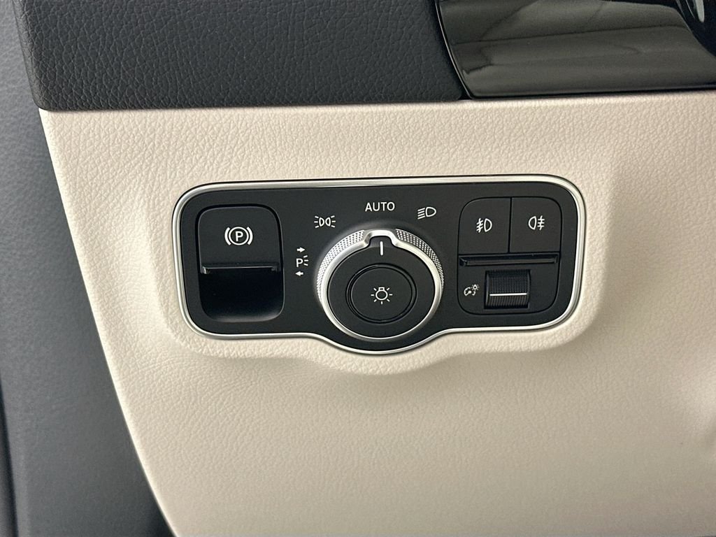 New 2026 Mountain Grey Metallic Mercedes-Benz GLA 250 image 10