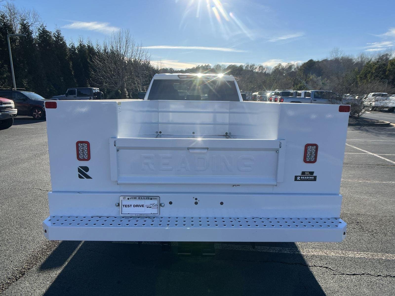 2025 GMC Sierra 3500 Chassis Cab Pro - Photo 6