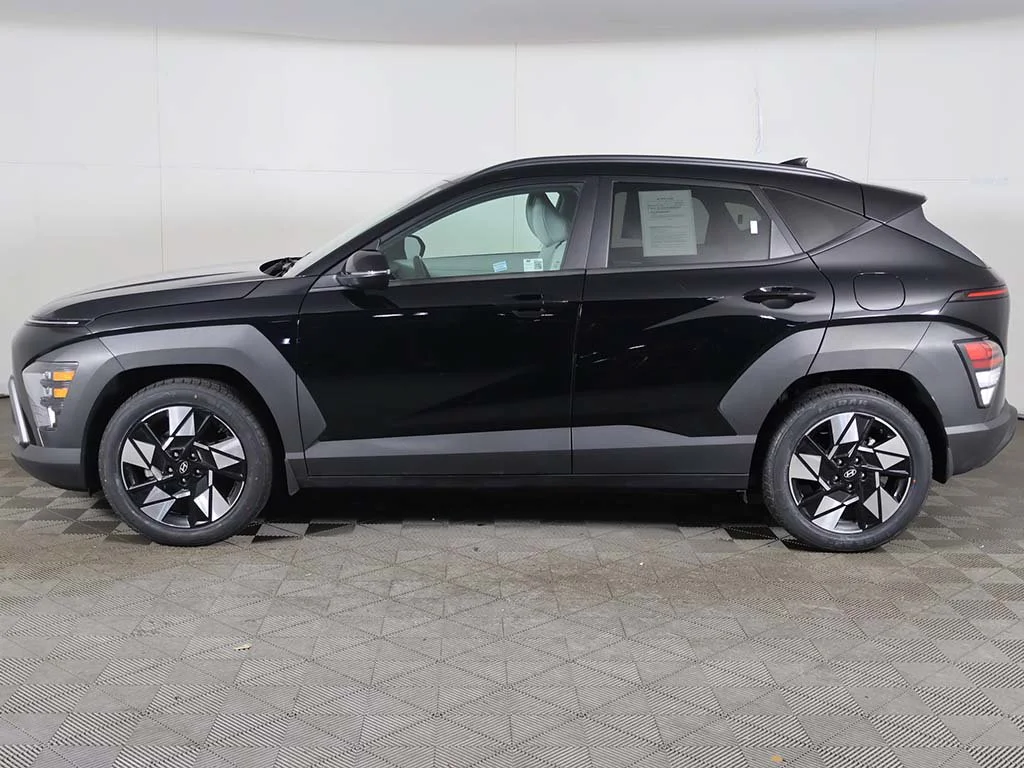 Used 2024 Black Hyundai SEL image 18