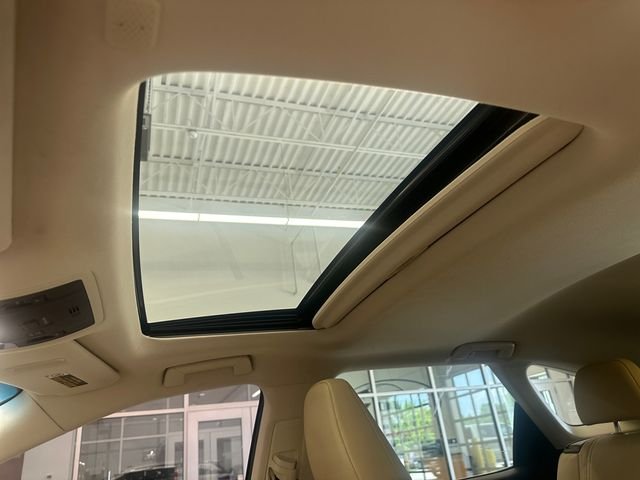 Used 2018 White Lexus 350L image 32