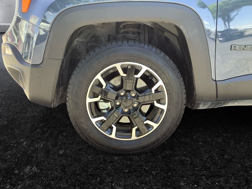 Used 2023 Blue Jeep Altitude image 27