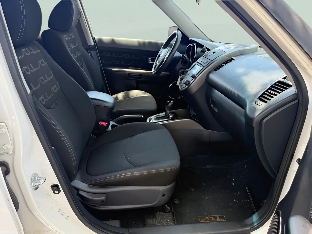 Used 2012 Clear White Kia Plus image 10
