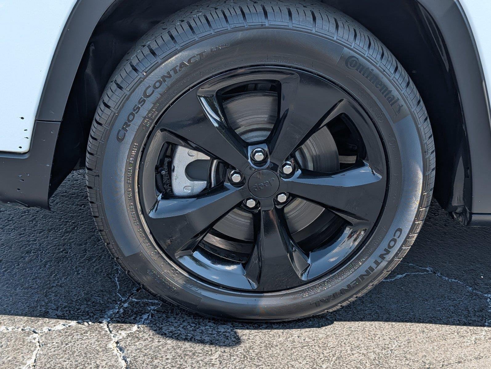 Used 2021 Bright White Clearcoat Jeep Altitude image 9