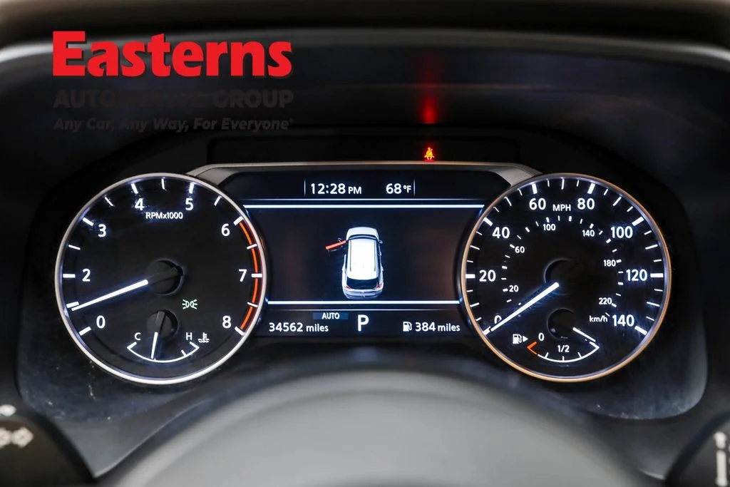 Used 2022 White Nissan S image 18