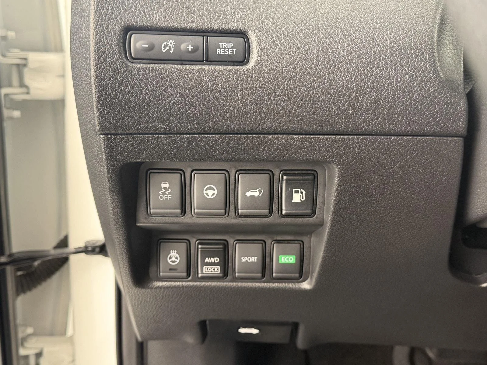 Used 2019 Pearl White Tricoat Nissan SL image 18
