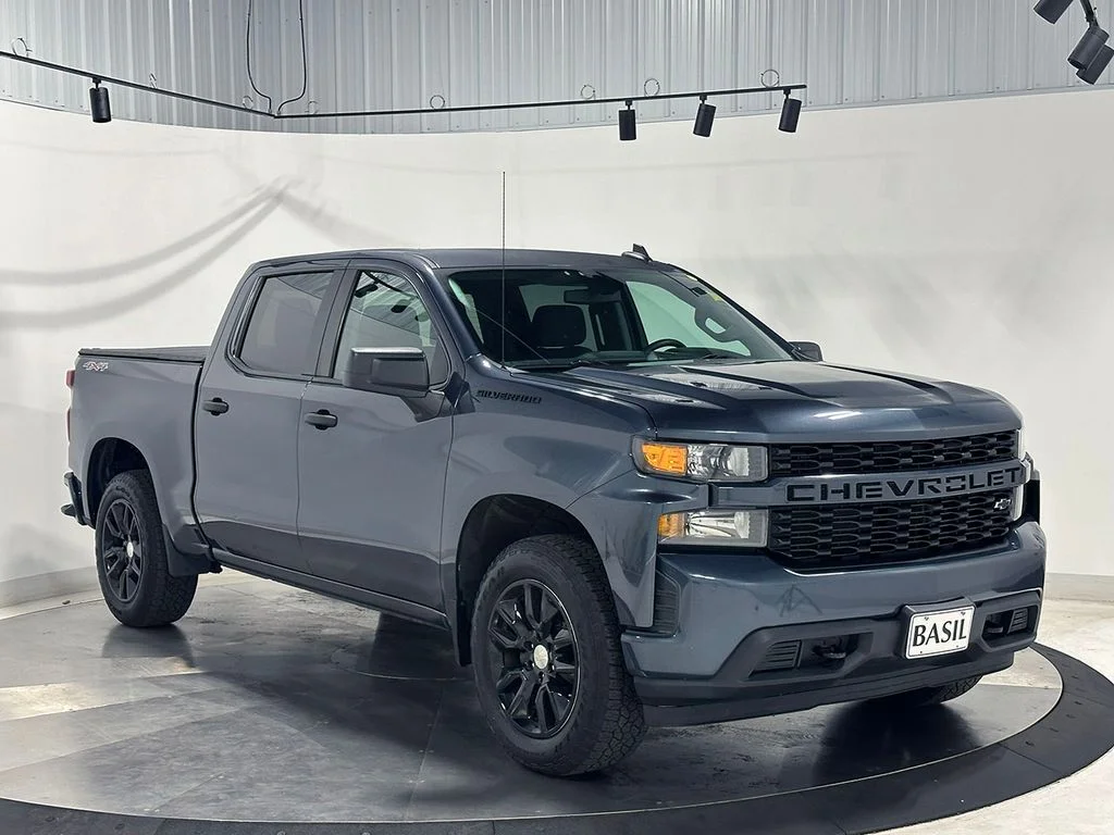 Used 2020 Gray Chevrolet Custom image 33