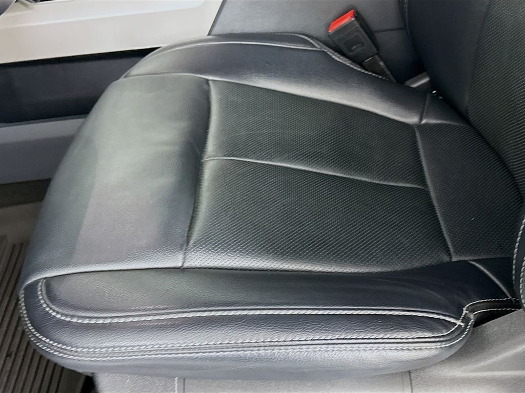 Used 2022 White Ford Lariat image 19